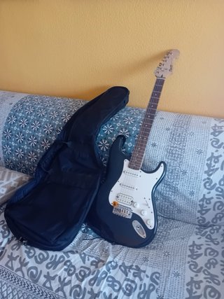 Guitarra Eléctrica Squier by Fender Stratocaster
