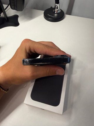 iPhone 16 Nero