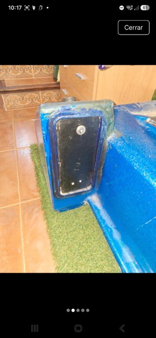 Caballito de juguete amarillo