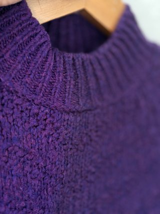 Jersey morado oversize cuello alto