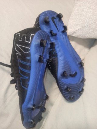 Botas de fútbol Nike Negras y Azules