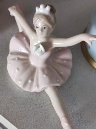 Statuetta ballerina porcellana Wold Domus