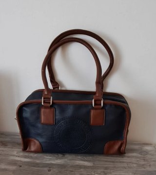 Bolso azul y marrón