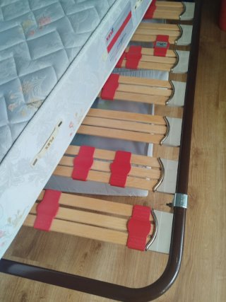 Somier de láminas de madera y plástico