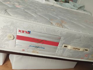 Somier de láminas de madera y plástico