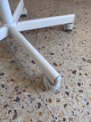 Silla de escritorio mostaza con ruedas. ÖRFJÄLL.