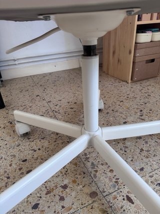 Silla de escritorio mostaza con ruedas. ÖRFJÄLL.