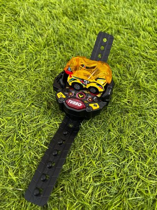Reloj de pulsera con coche de teledirigido