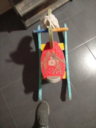 Caballito de madera pintado a mano