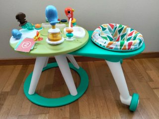 Mesa de actividades para bebé
