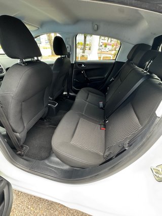 Se vende Peugeot 208 gasolina, año 2015