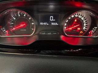 Se vende Peugeot 208 gasolina, año 2015
