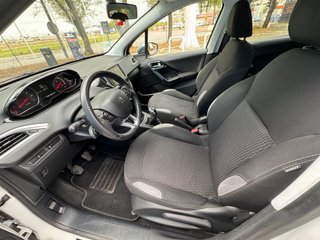 Se vende Peugeot 208 gasolina, año 2015