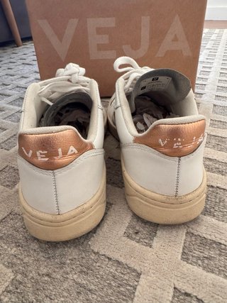 Zapatillas Veja Blancas y Beige