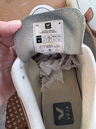 Zapatillas Veja Blancas y Beige