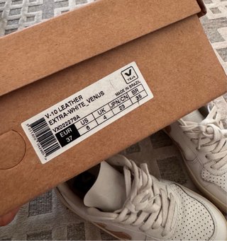 Zapatillas Veja Blancas y Beige