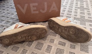 Zapatillas Veja Blancas y Beige