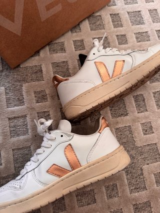 Zapatillas Veja Blancas y Beige