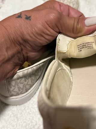 Zapatillas Michael Kors Beige y Doradas