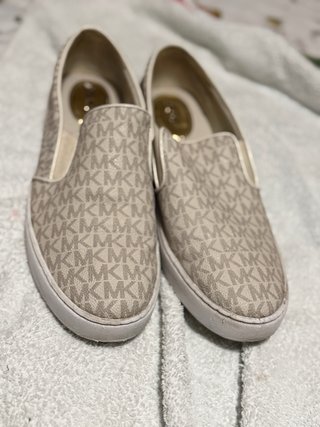 Zapatillas Michael Kors Beige y Doradas