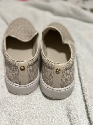 Zapatillas Michael Kors Beige y Doradas