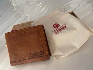 Cartera STAMP Piel Marrón Hombre Nueva