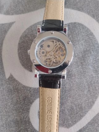 Orologio scheletrato nero e argento