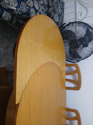 Mesa de comedor de madera