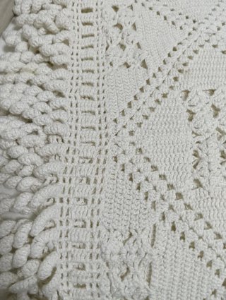 Colcha de ganchillocrochet para  cuna hecha a man