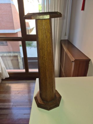 Peana de madera antigua