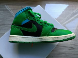 Nike Air Jordan 1 Mid Verde y Azul