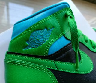 Nike Air Jordan 1 Mid Verde y Azul