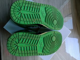Nike Air Jordan 1 Mid Verde y Azul