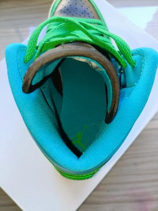 Nike Air Jordan 1 Mid Verde y Azul
