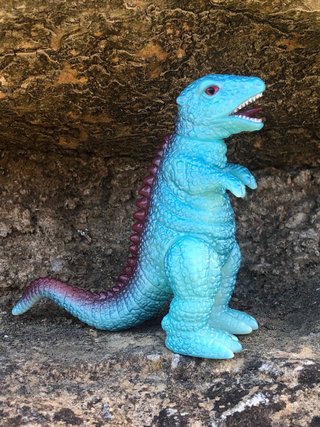 Figura Sofubi Kaiju bullmark