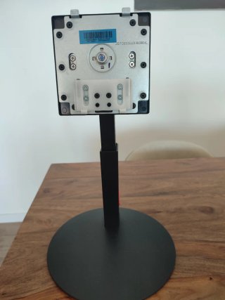 Supporto da tavolo per monitor