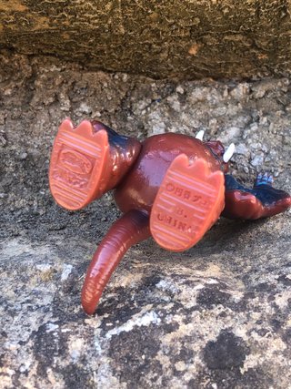 Figura Sofubi Kaiju Bullmark