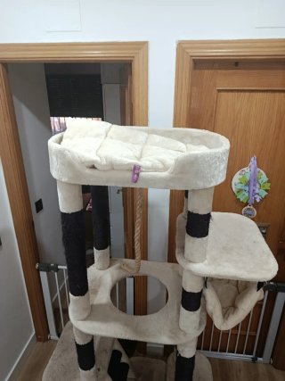 Rascador para gatos con hamaca y túnel