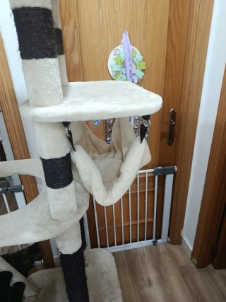 Rascador para gatos con hamaca y túnel