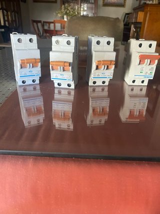 4 Magnetotérmicos