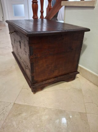 Baúl de madera maciza teka
