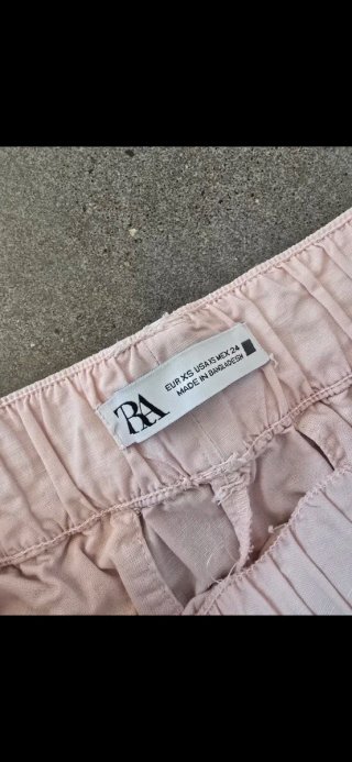Pantalón Zara chica rosa
