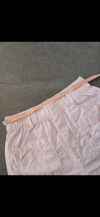 Pantalón Zara chica rosa