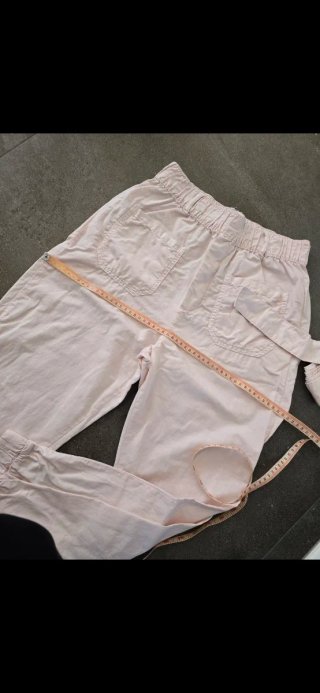 Pantalón Zara chica rosa