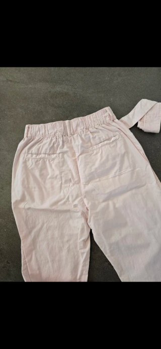 Pantalón Zara chica rosa