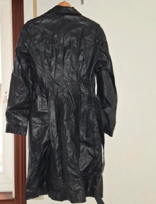 Abrigo de piel Stradivarius negro