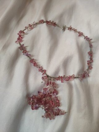 Girocollo con ciondolo rosa