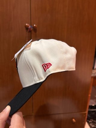 Gorra New Era Chicago Bulls Beige y Negra