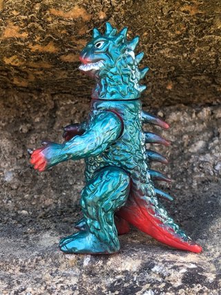Figura sofubi kaiju bullmark