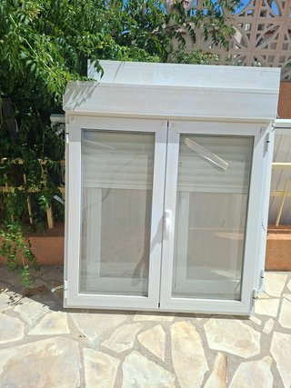 Ventana doble cristal con persiana electrica y mos